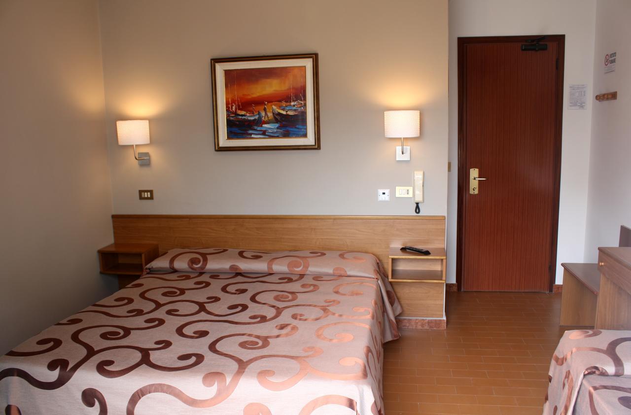Hotel Helga 2*