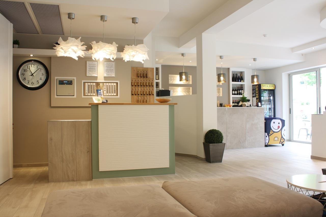 Helga Hotel 2*