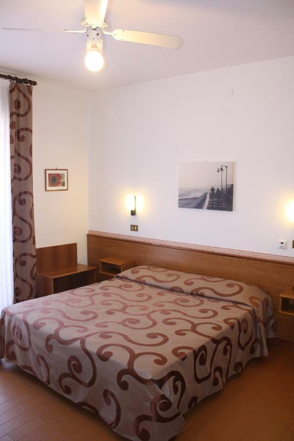 Hotel Helga 2*