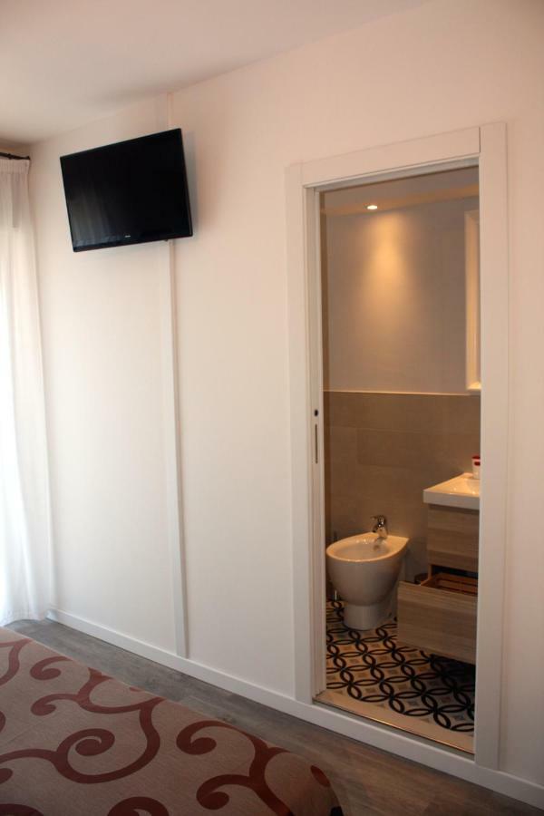 Helga Hotel 2*